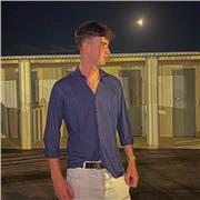 Sono uno studente iscritto alla facoltà di ingegneria informatica.